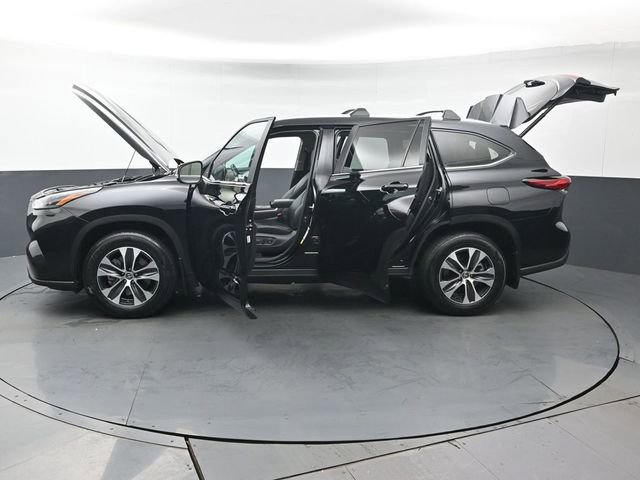 Certified 2023 Toyota Highlander XLE image 52