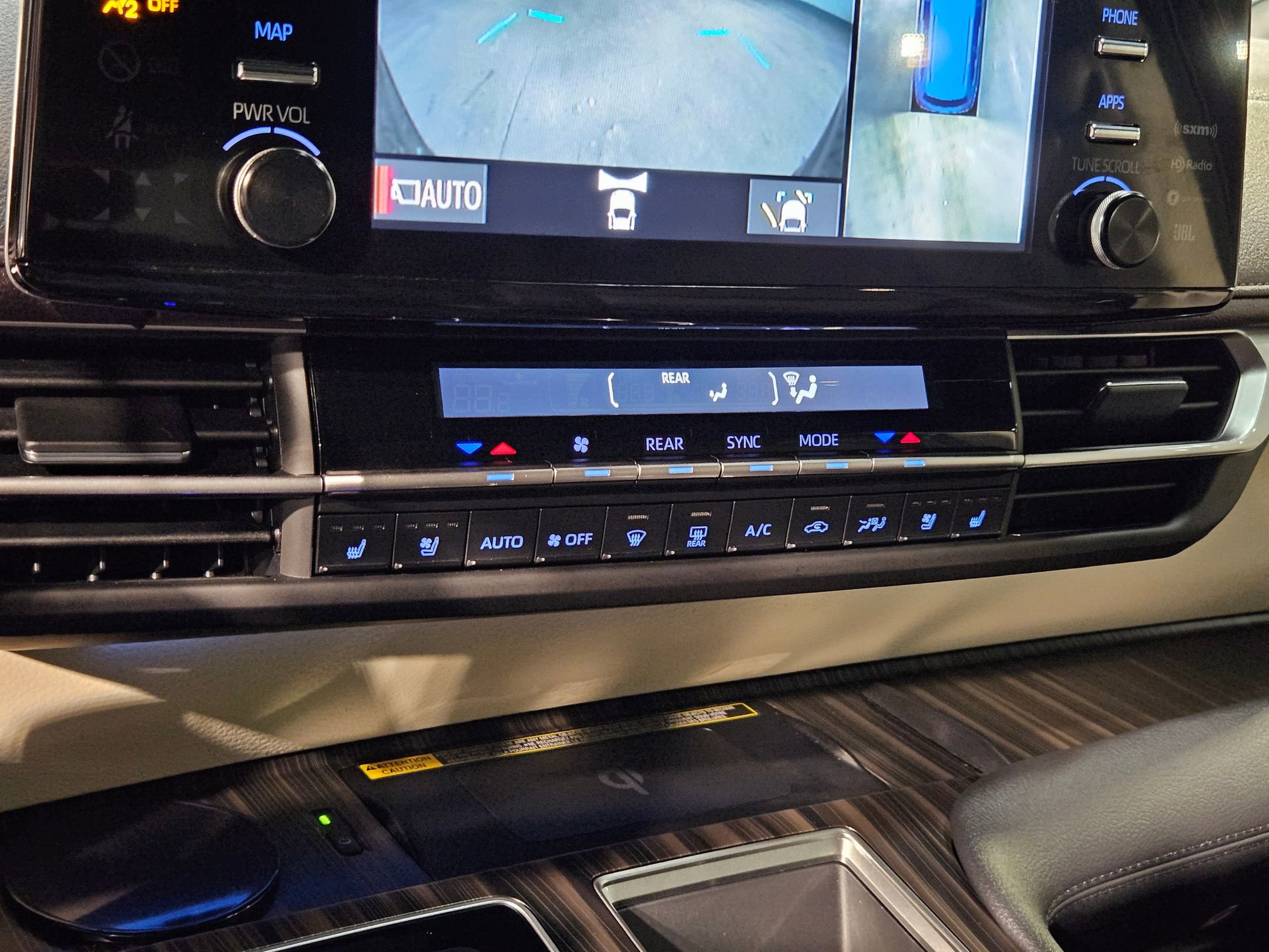 Used 2023 Toyota Sienna Platinum image 33