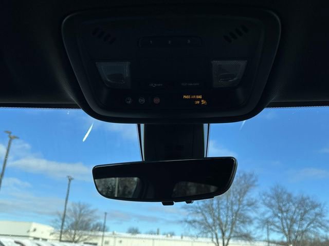 Used 2023 Chevrolet Traverse RS image 34