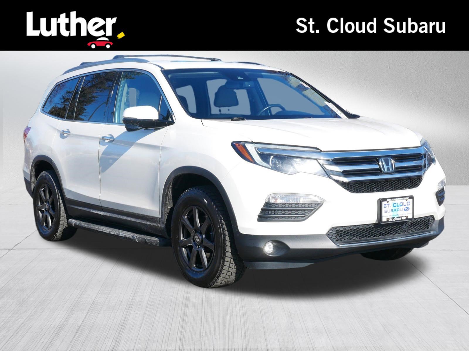 Used 2017 Honda Pilot Touring image 1