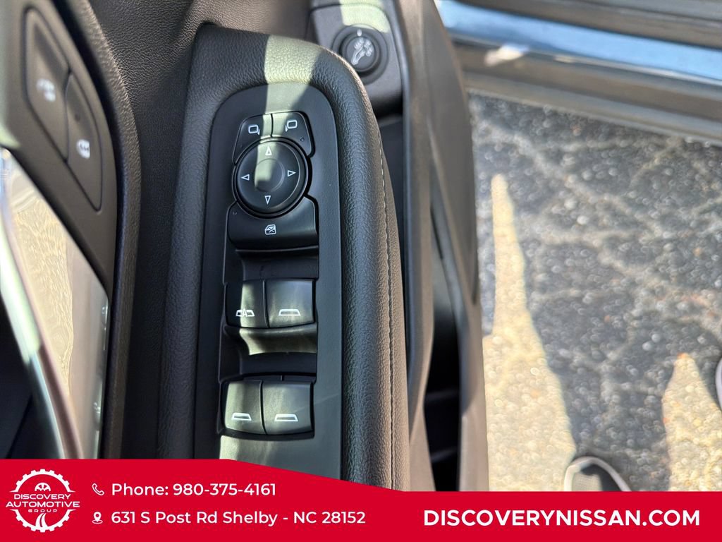 Used 2024 GMC Terrain SLT AWD/4WD image 10