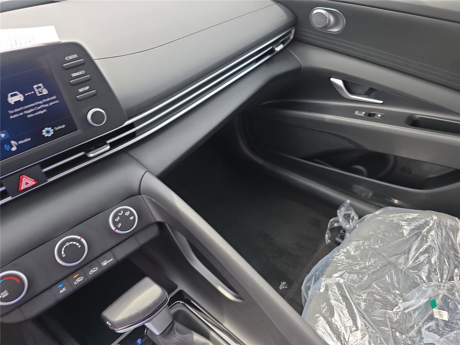 New 2026 Hyundai Elantra SE image 19