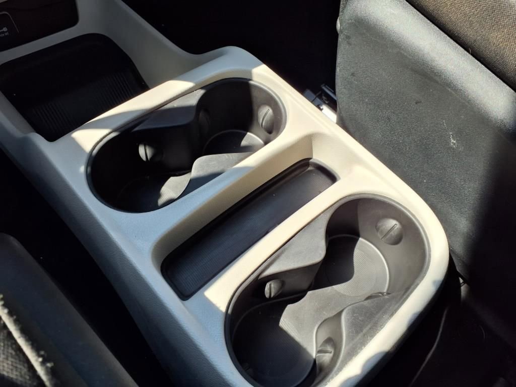 Used 2020 Chrysler Voyager LX image 27