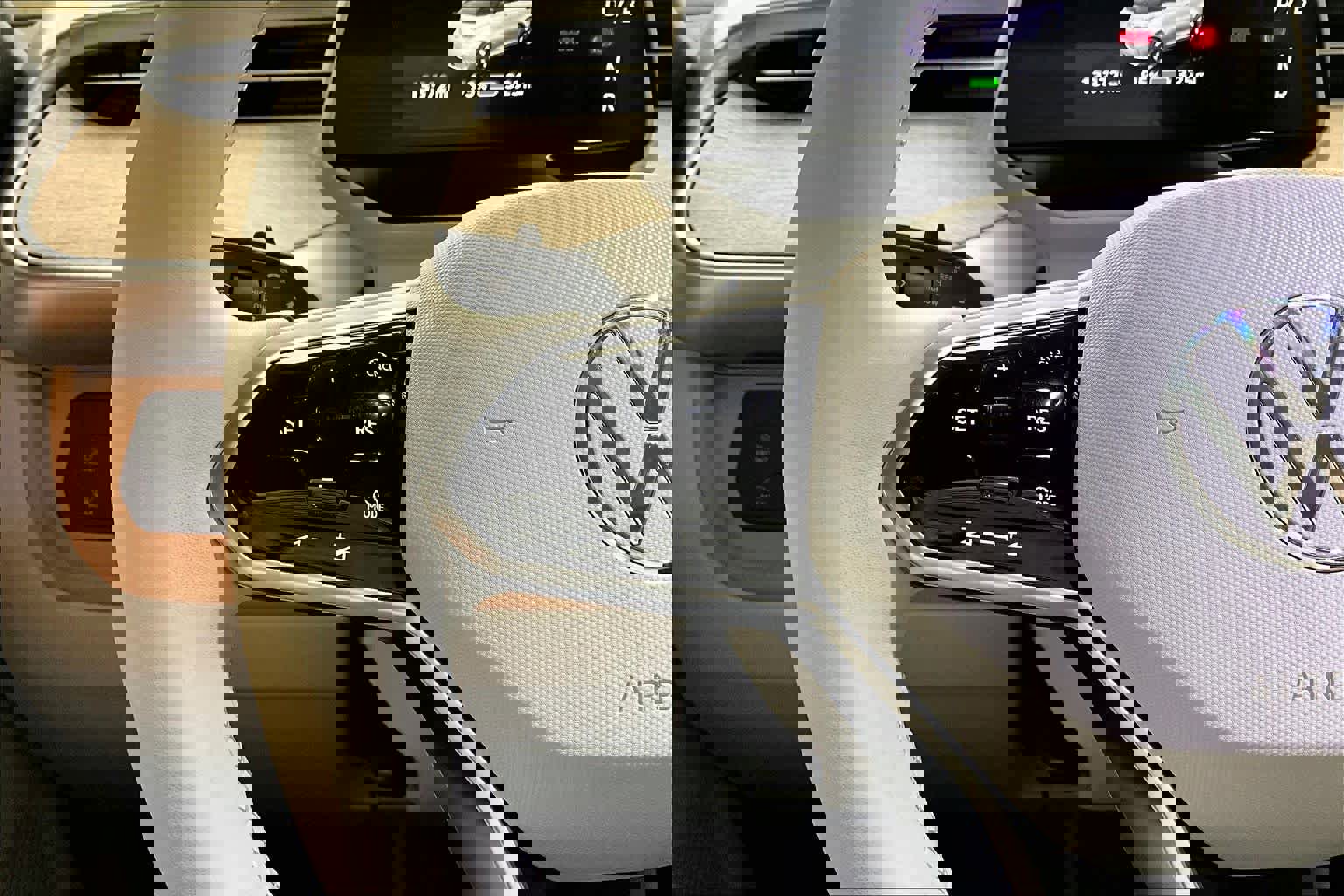 Used 2025 Volkswagen ID. Buzz 1st Edition image 24