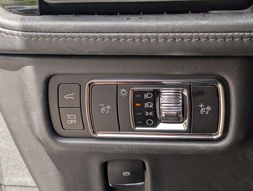 Certified 2023 Lincoln Nautilus Reserve w/ Monochromatic Package image 28