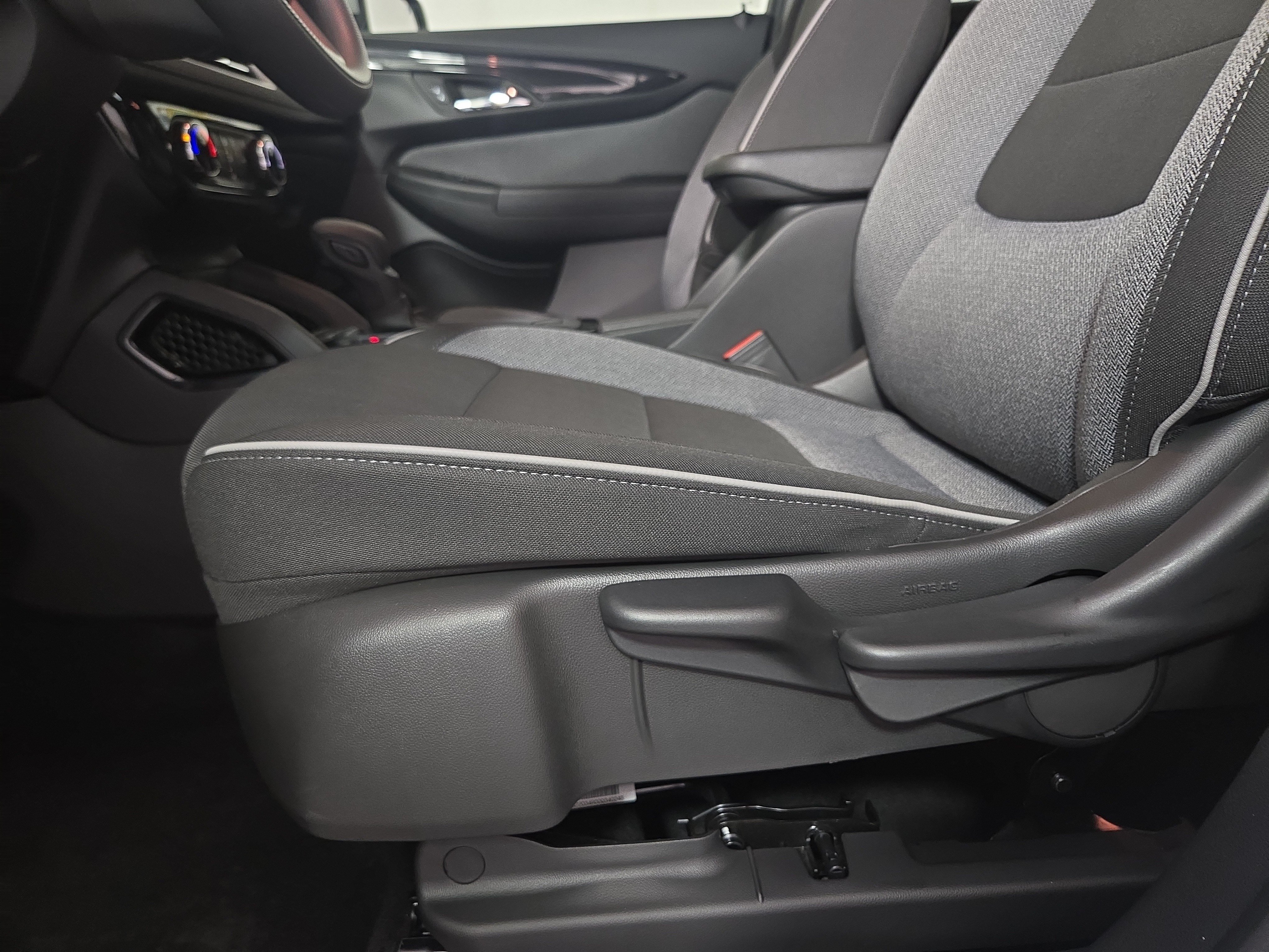 Certified 2025 Chevrolet TrailBlazer LT FWD image 29