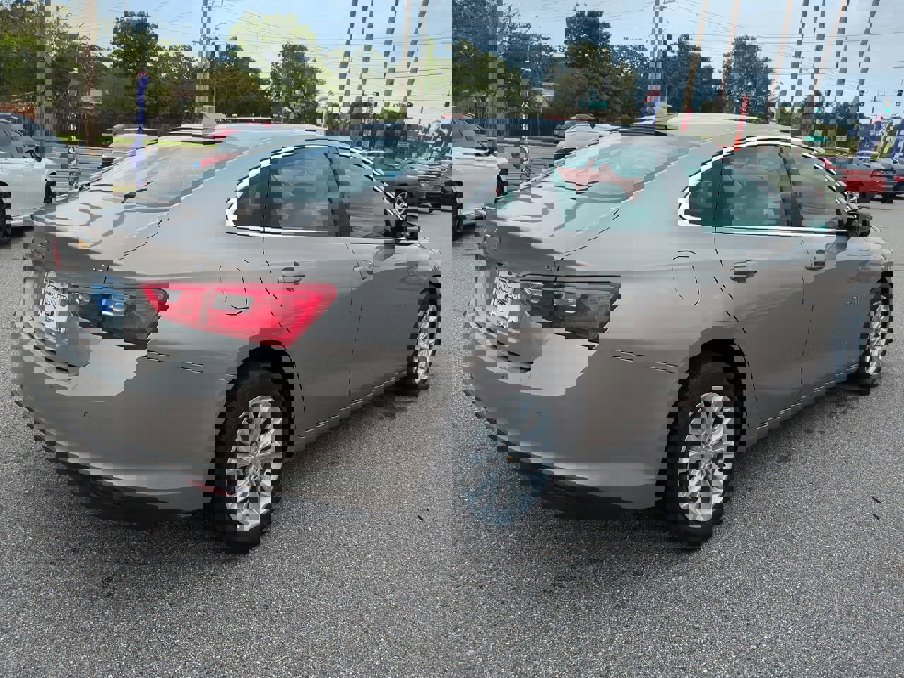 Used 2025 Chevrolet Malibu LT image 4