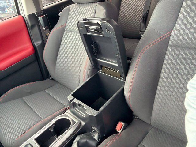 Used 2023 Toyota Tacoma SR5 AWD/4WD image 28