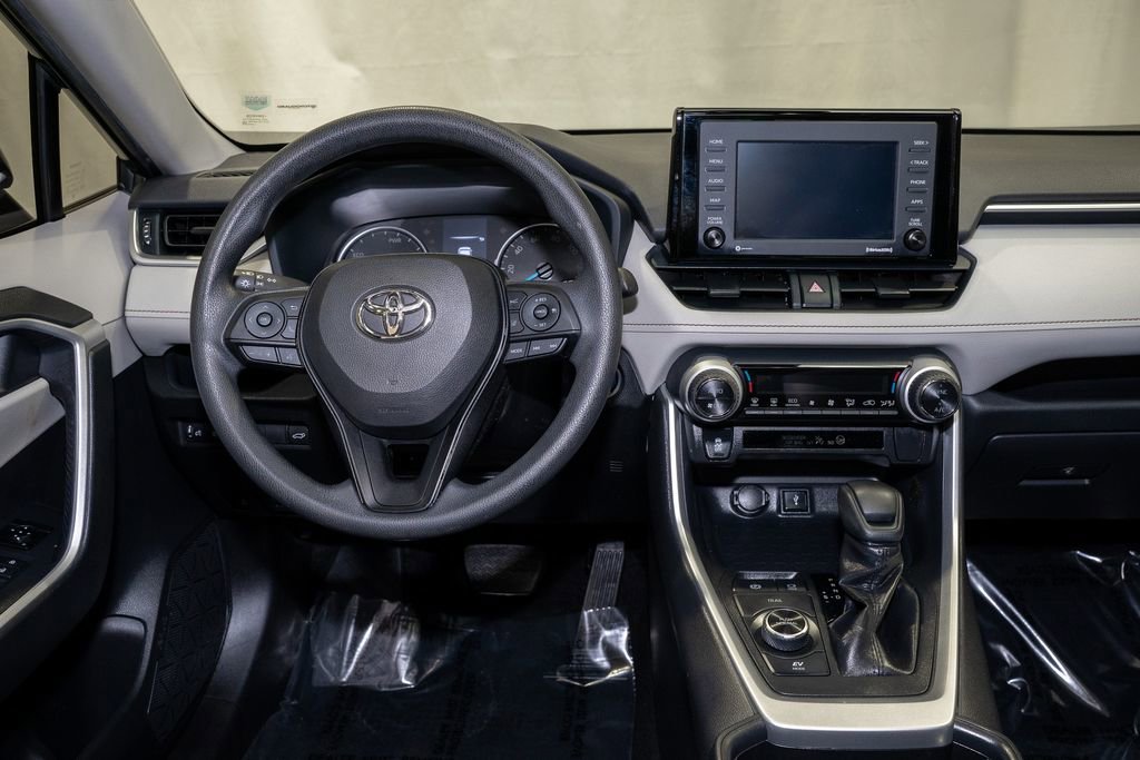 Used 2022 Toyota RAV4 XLE image 2