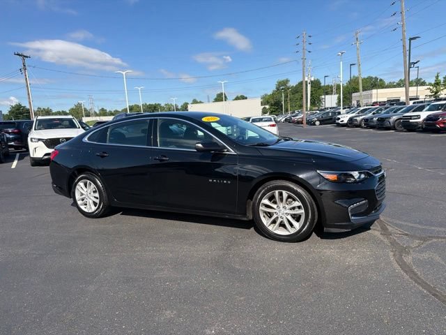 Used 2018 Chevrolet Malibu LT FWD image 2