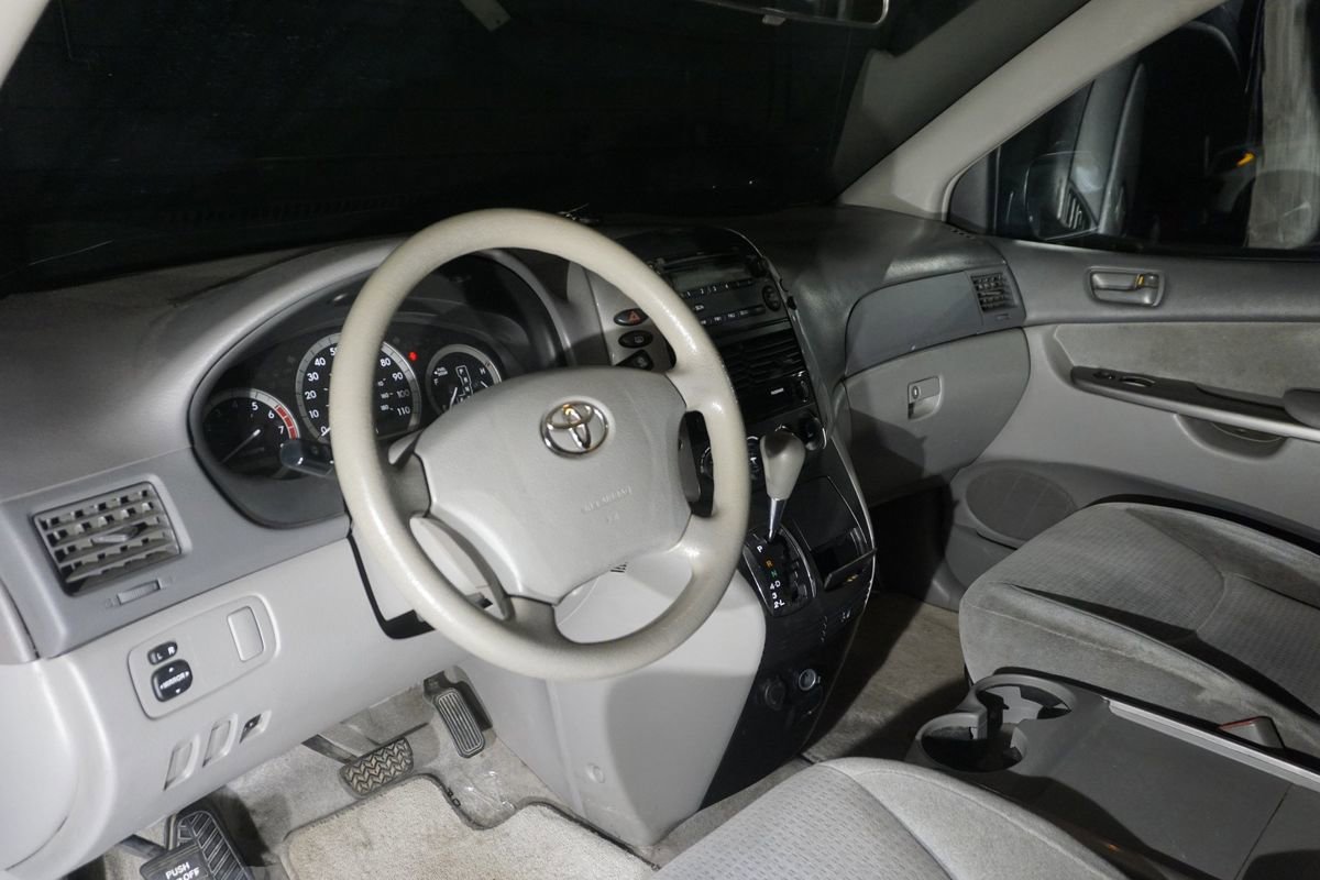 Used 2006 Toyota Sienna CE FWD image 11