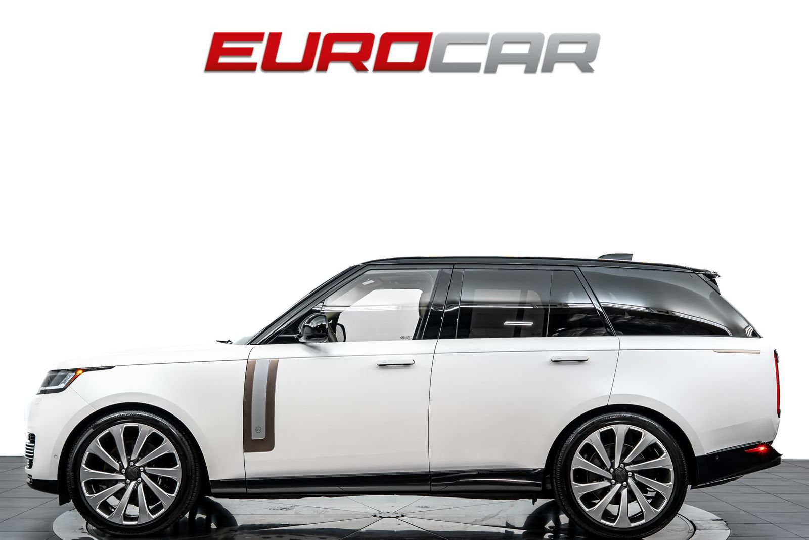 Used 2026 Land Rover Range Rover SV AWD/4WD image 2