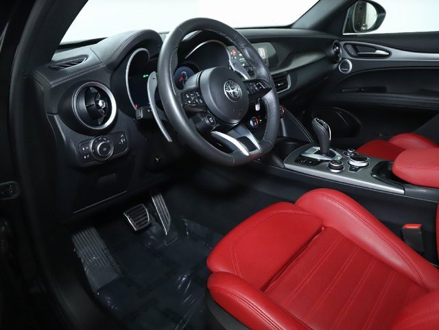 Used 2024 Alfa Romeo Stelvio Veloce image 18