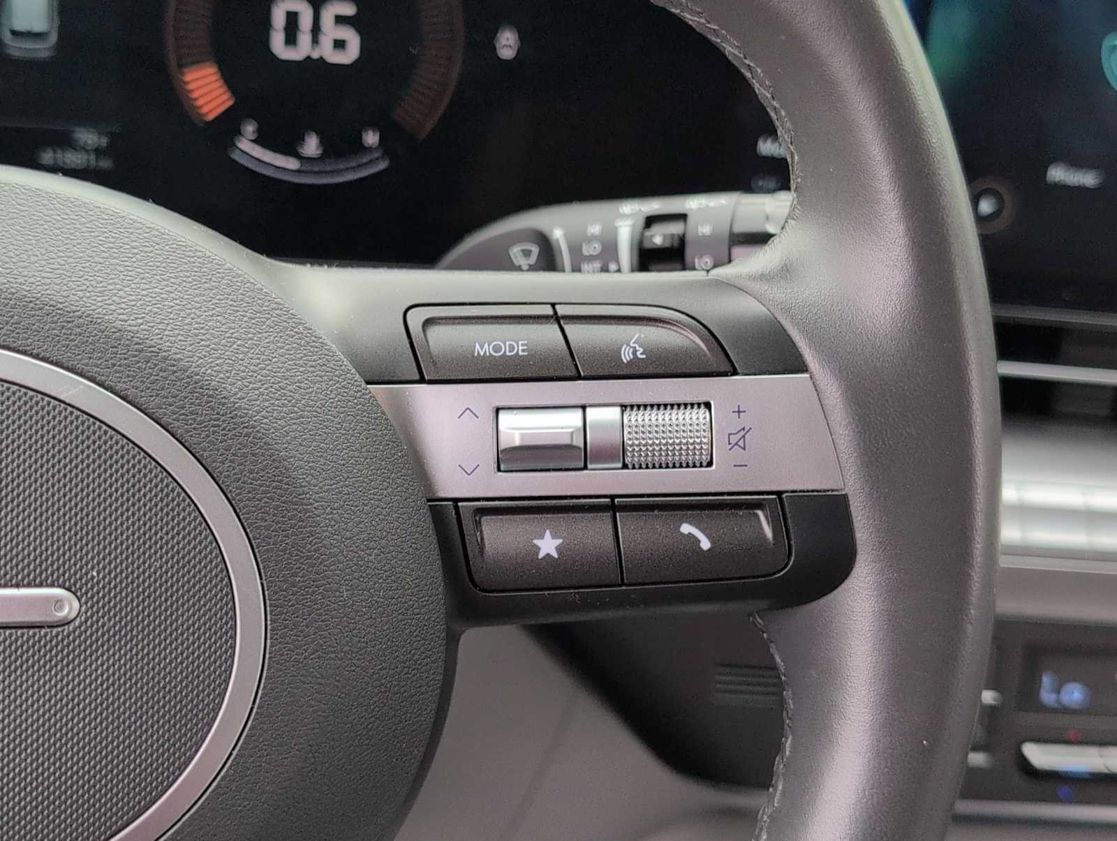 Used 2025 Hyundai Kona SEL FWD image 24