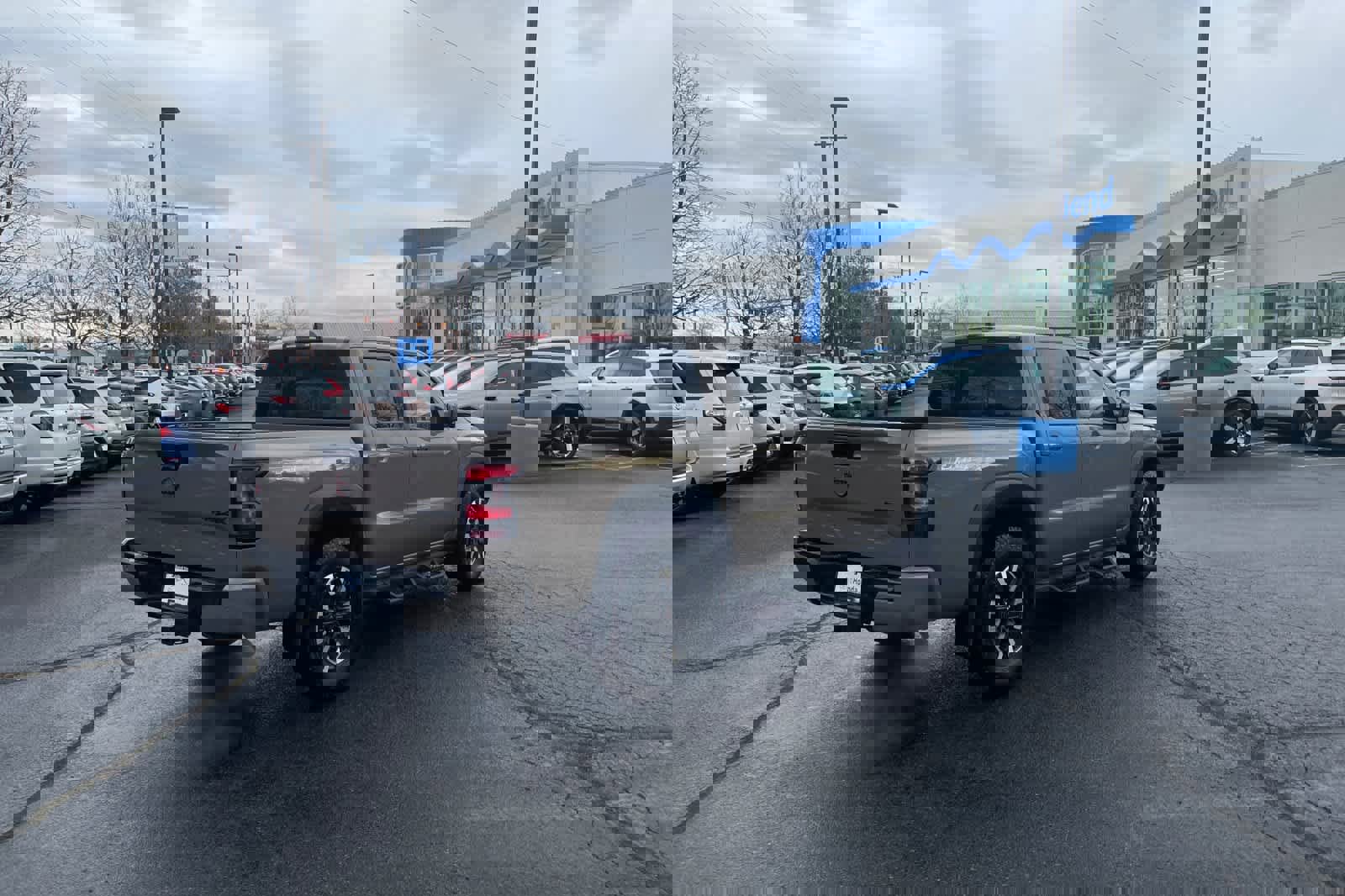 Used 2023 Nissan Frontier PRO-4X w/ Pro Convenience Package image 2