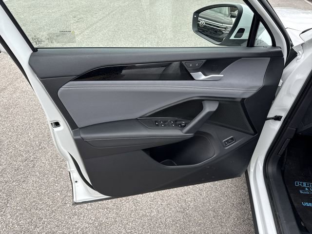 Certified 2025 Volkswagen Tiguan SE image 22