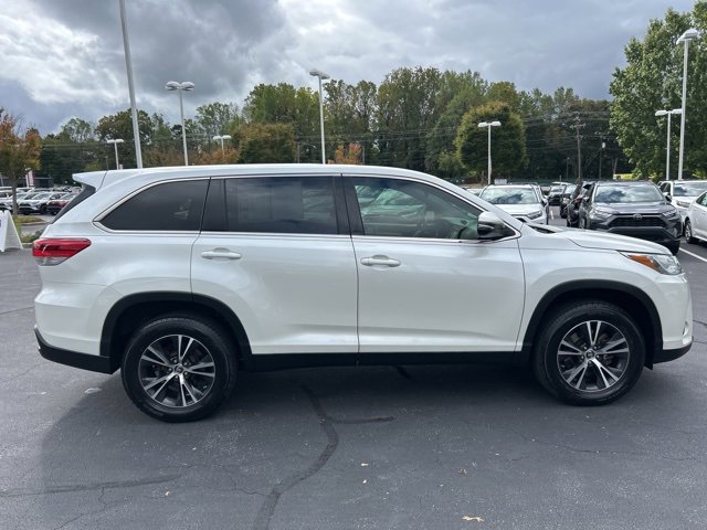 Used 2019 Toyota Highlander LE image 4