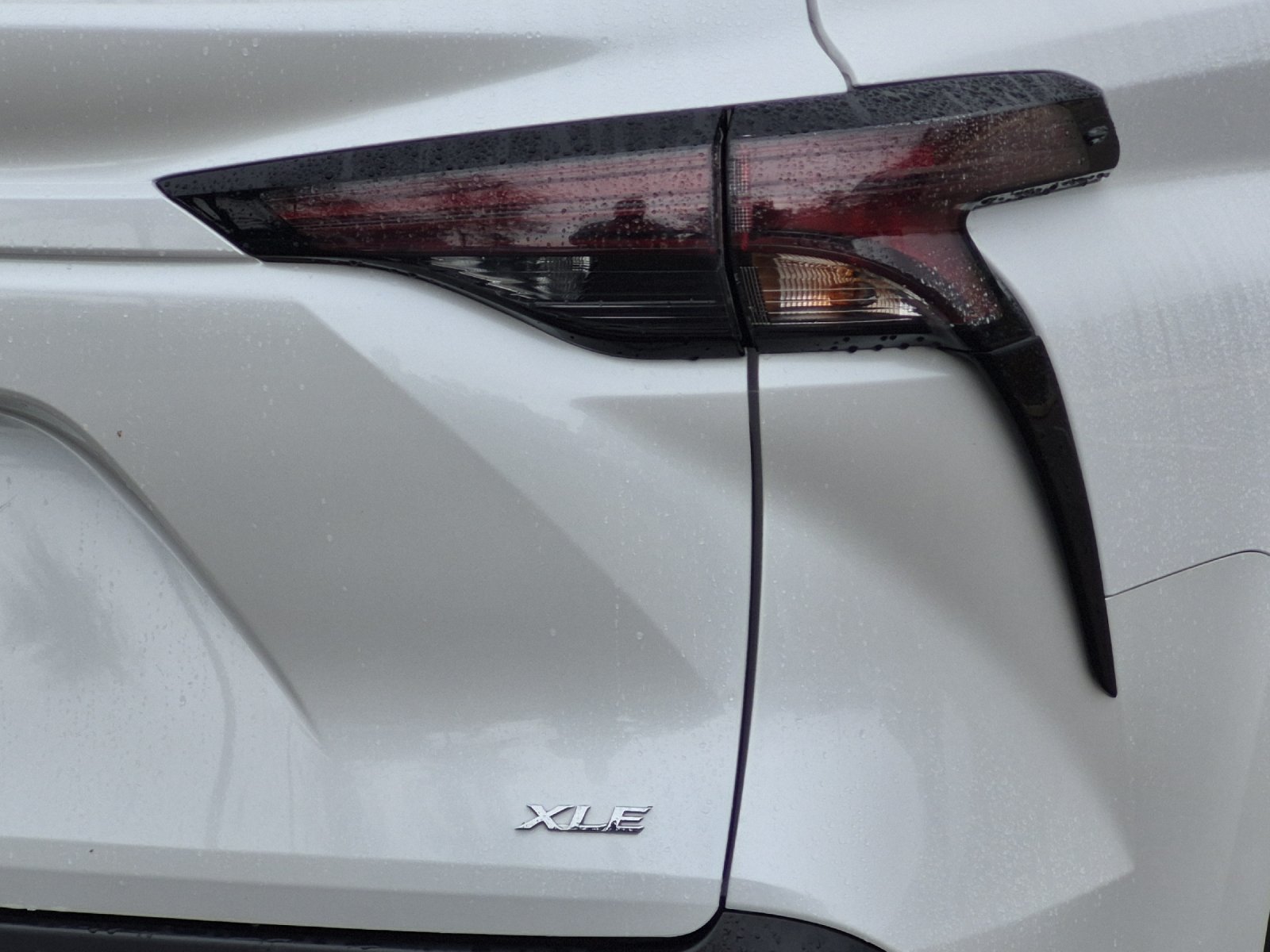 Used 2025 Toyota Sienna XLE FWD image 26