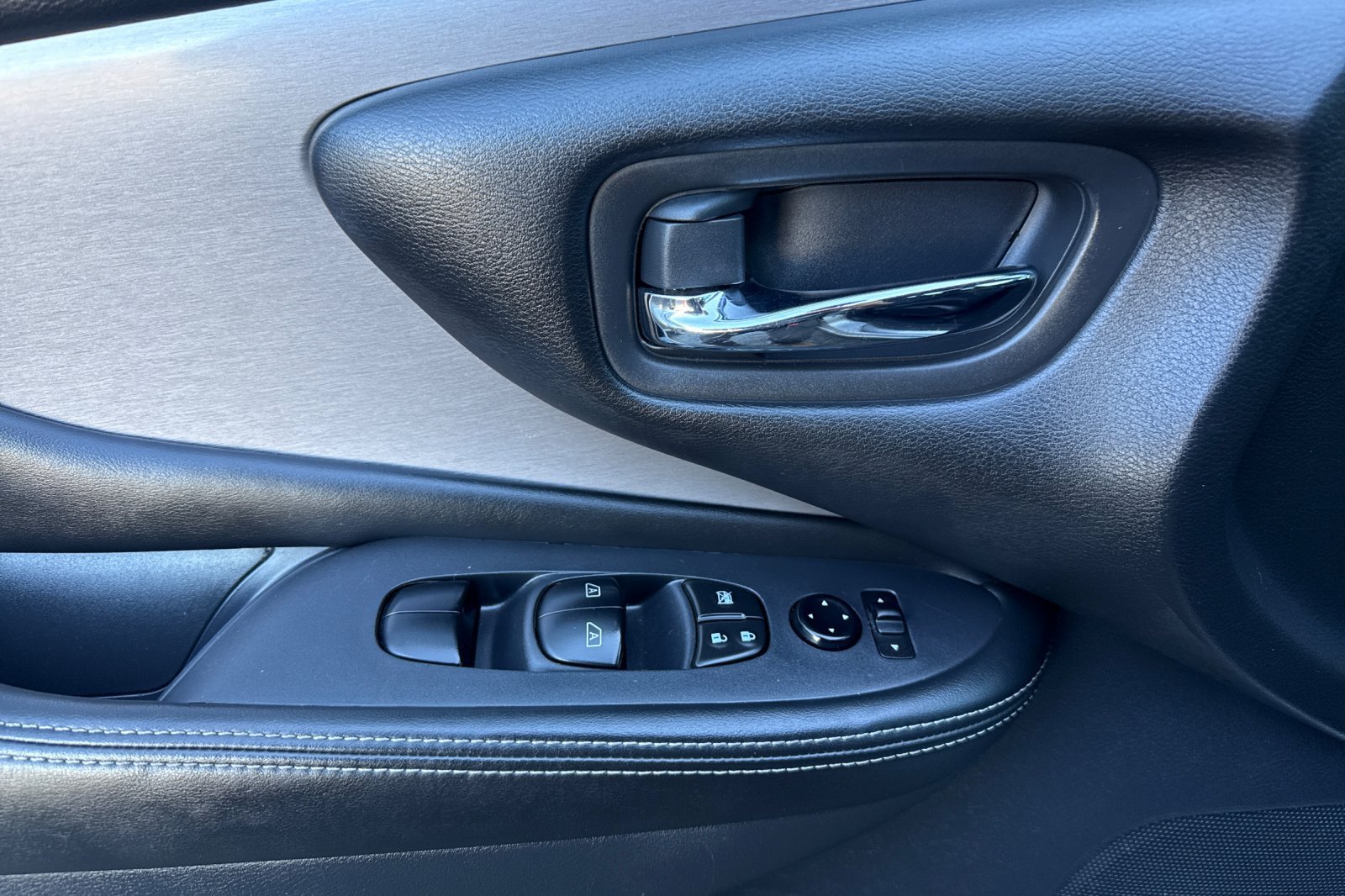 Used 2023 Nissan Murano S AWD/4WD image 10