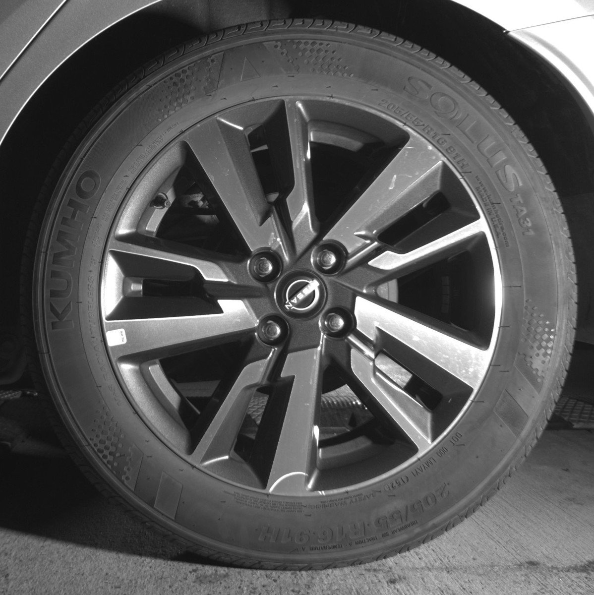 Used 2025 Nissan Versa SV image 14