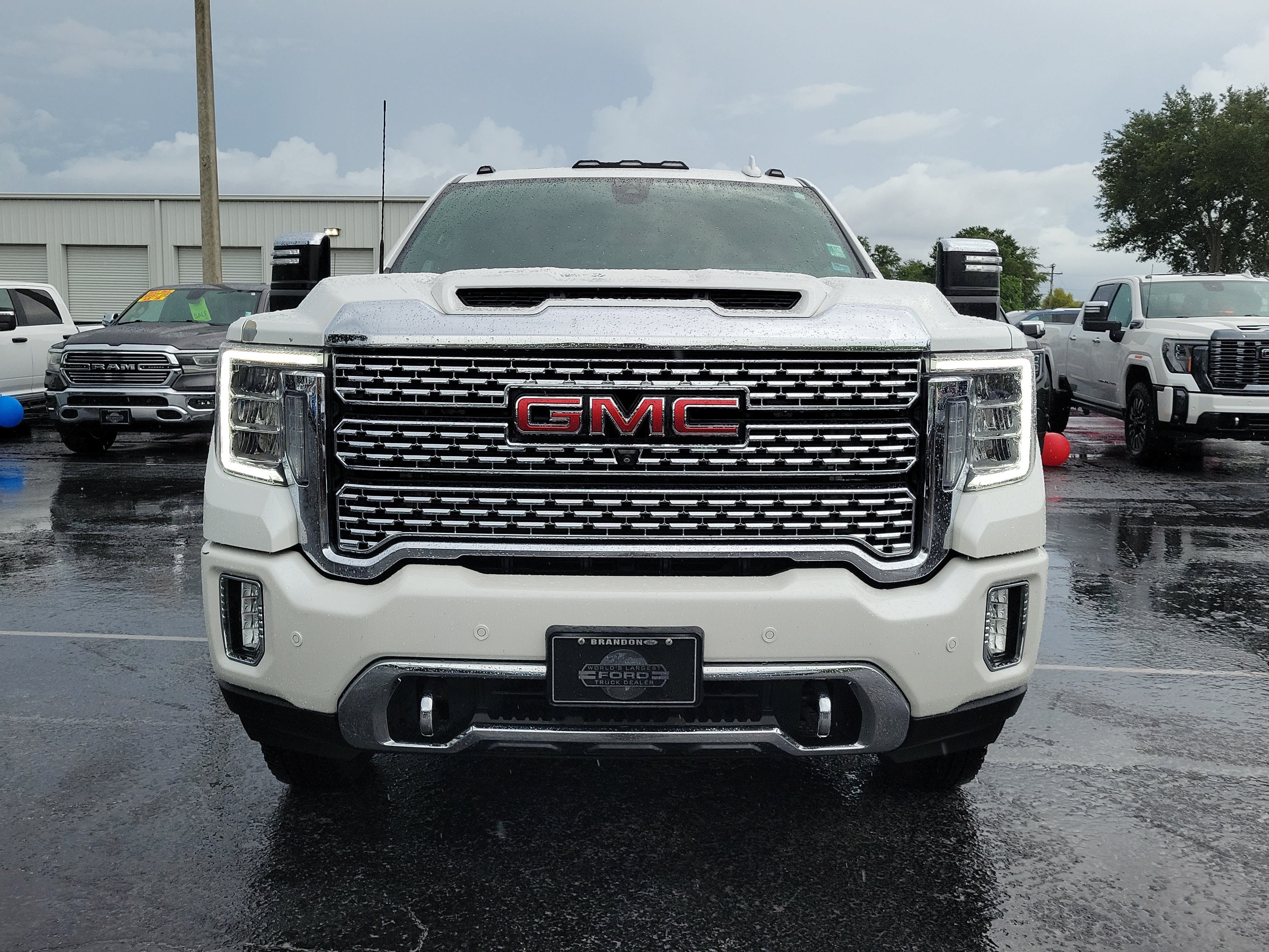 Used 2022 GMC Sierra 3500 Denali w/ Denali Ultimate Package AWD/4WD image 2