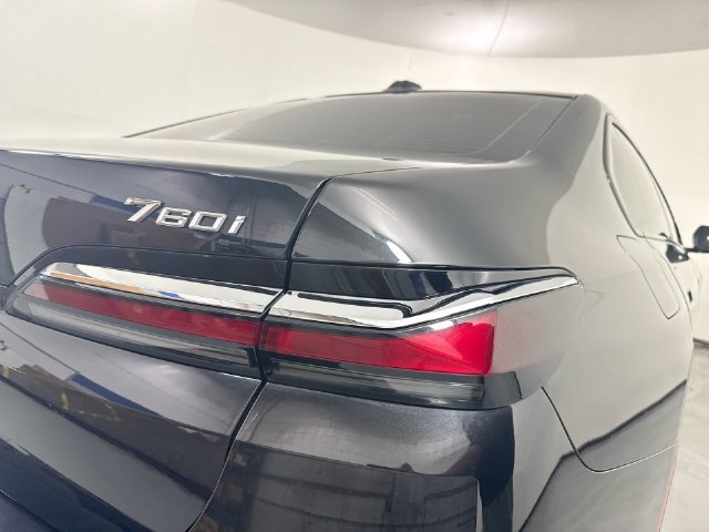 Used 2024 BMW 760i xDrive w/ Premium Package AWD/4WD image 30