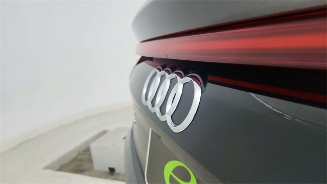 Used 2023 Audi Q8 Prestige w/ Prestige Package image 17