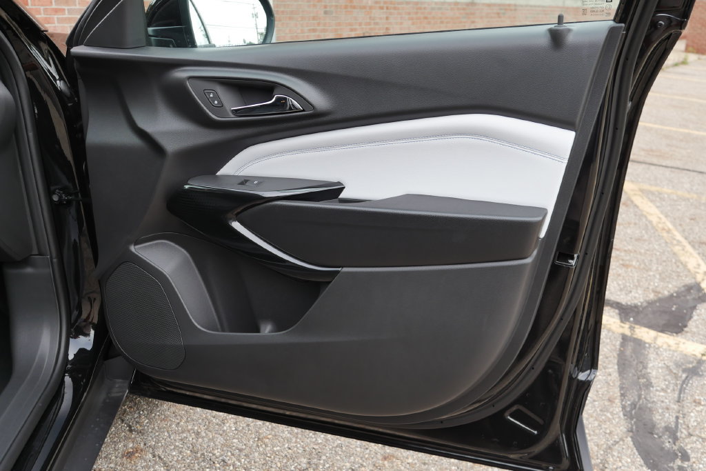 New 2026 Chevrolet Trax LT w/ Midnight Edition FWD image 10