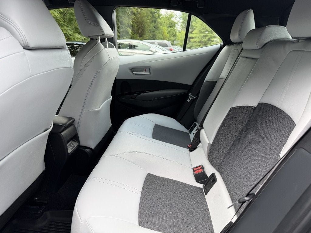 Used 2025 Toyota Corolla XSE FWD image 29
