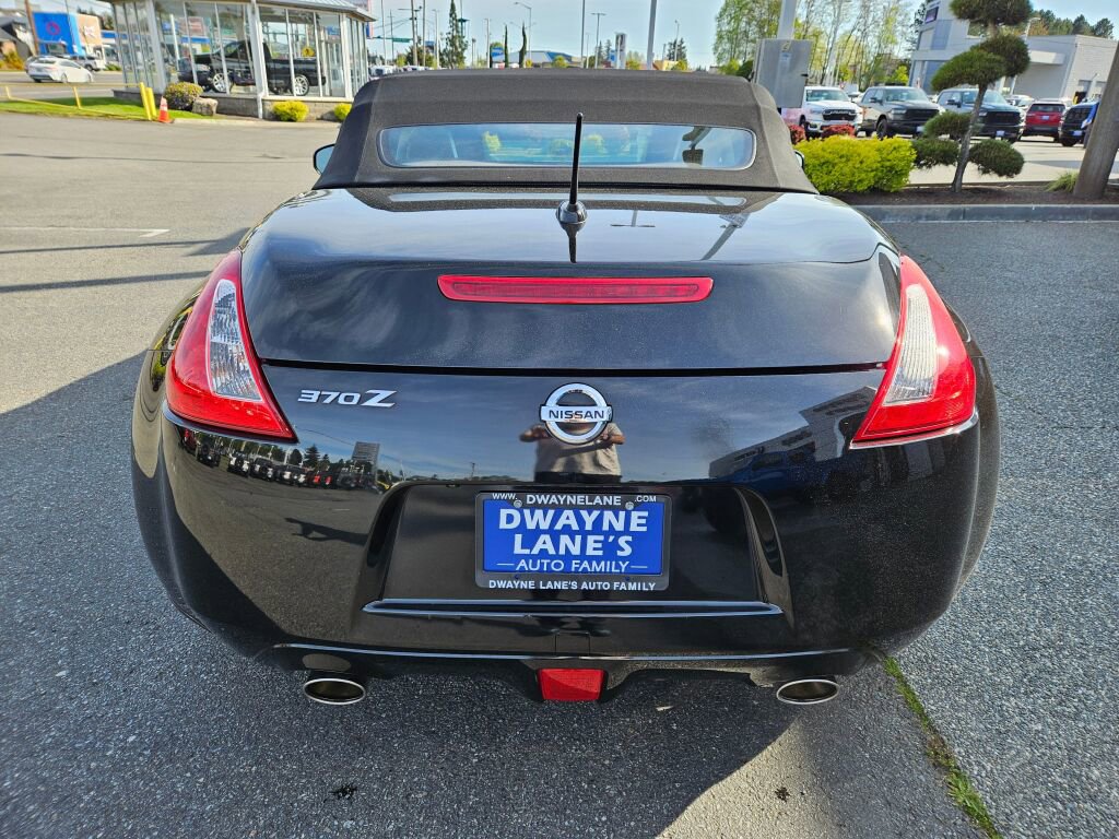 Used 2016 Nissan 370Z Touring RWD image 4