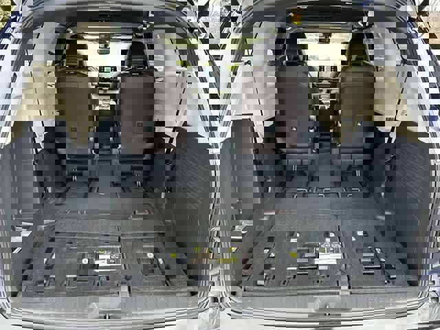 Used 2024 Toyota Sienna Platinum image 29