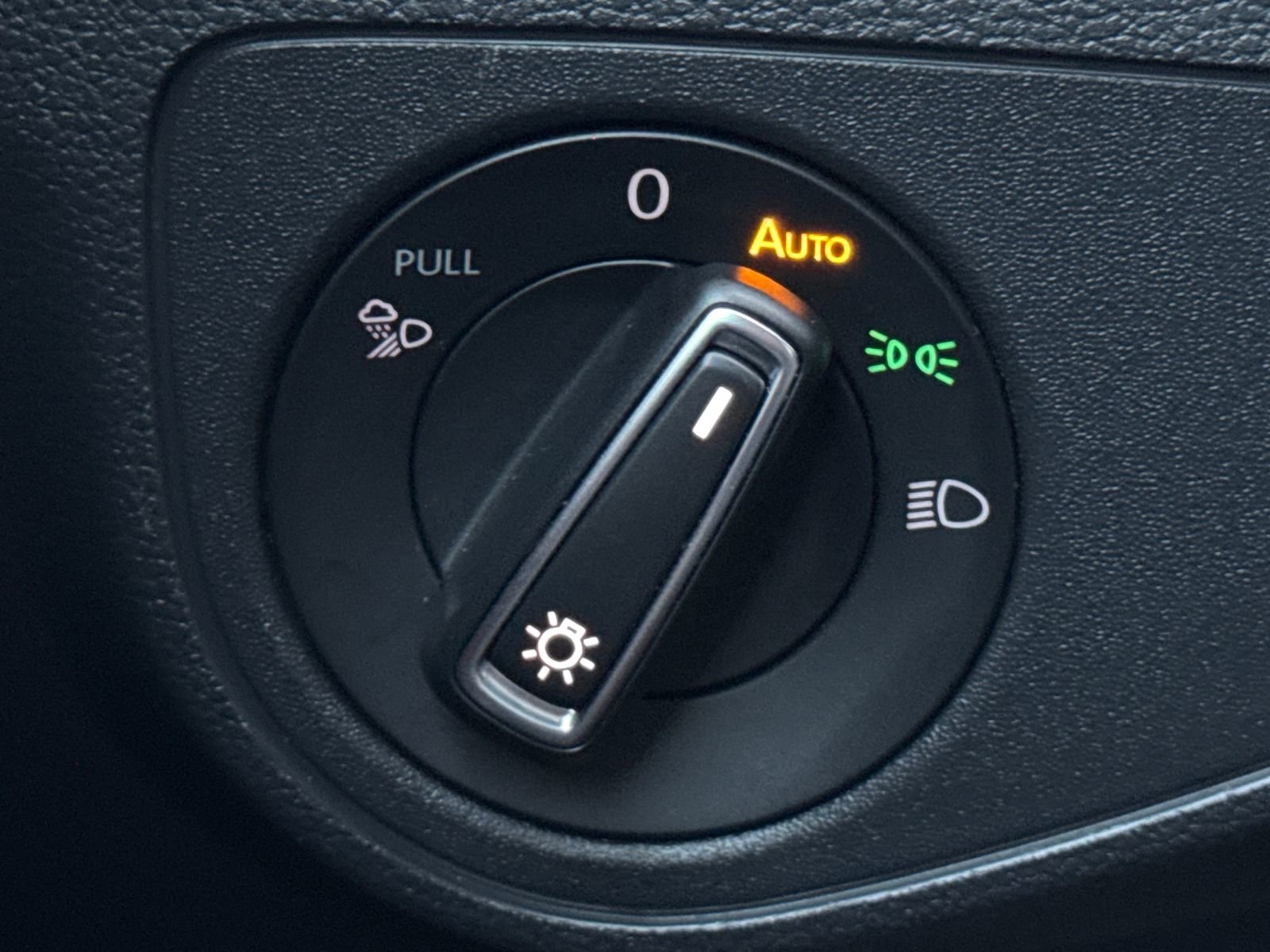 Certified 2023 Volkswagen Atlas Cross Sport SEL Premium R-Line image 31