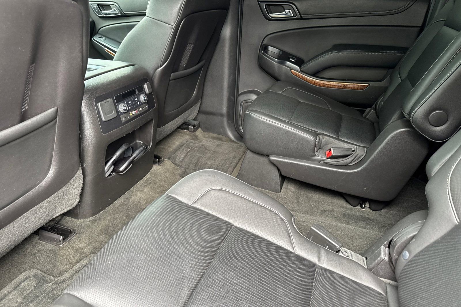 Used 2015 Chevrolet Suburban LTZ image 12