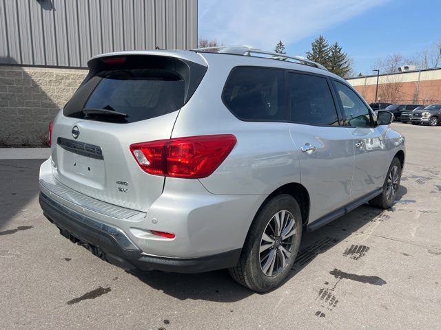Used 2018 Nissan Pathfinder SV w/ SV Tech Package image 5