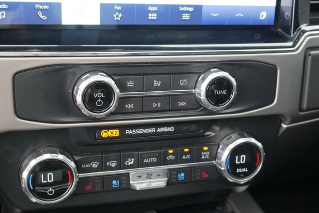 Used 2022 Ford F450 Platinum w/ FX4 Off-Road Package AWD/4WD image 25