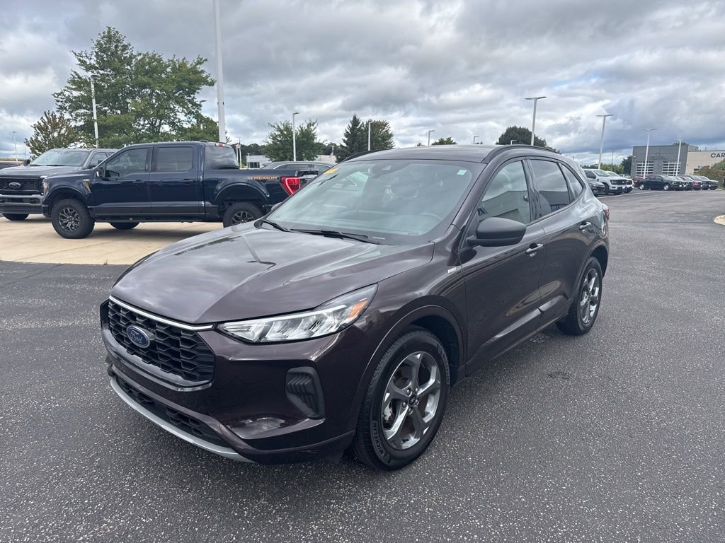 Used 2023 Ford Escape ST-Line w/ Tech Pack #1 AWD/4WD image 9
