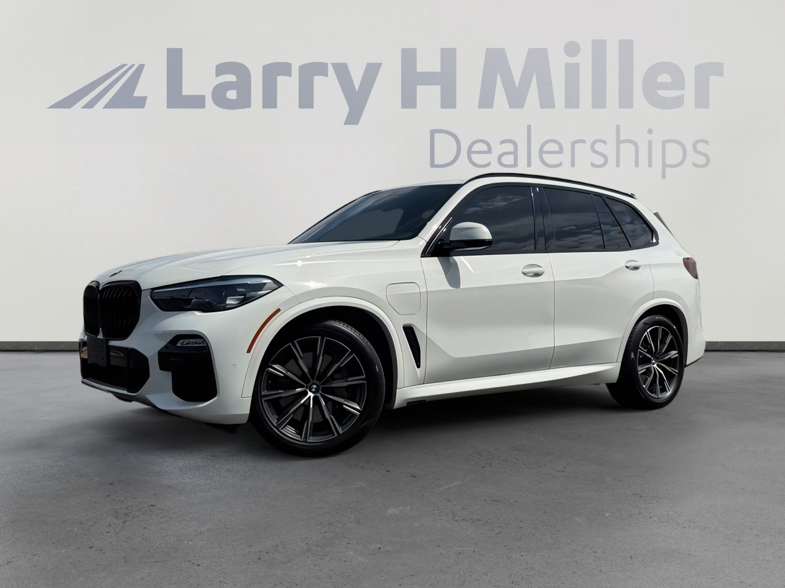 Used 2021 BMW X5 xDrive45e w/ M Sport Package image 2