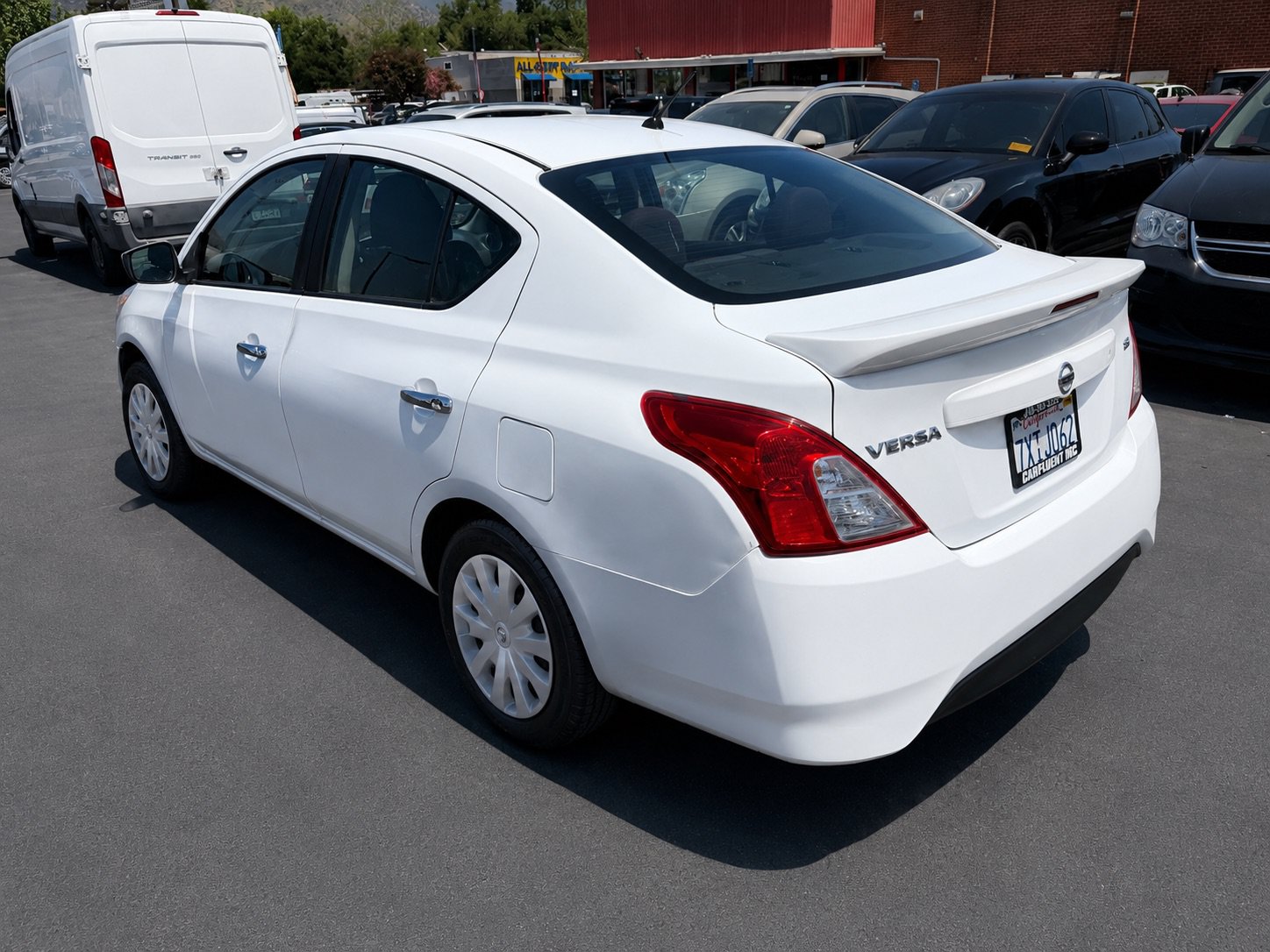 Used 2017 Nissan Versa SV FWD image 4