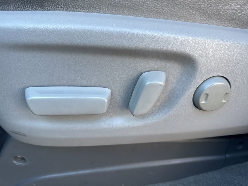 Used 2017 Toyota Sienna XLE image 18