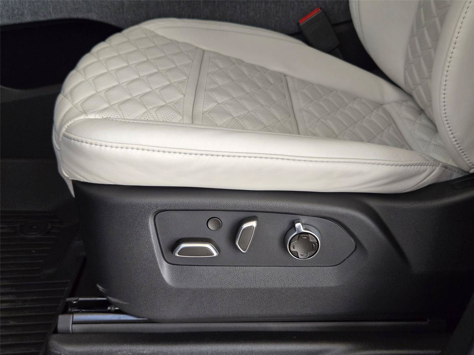 New 2026 Cadillac Escalade ESV Platinum Sport w/ LPO, Floor Liner Package AWD/4WD image 28
