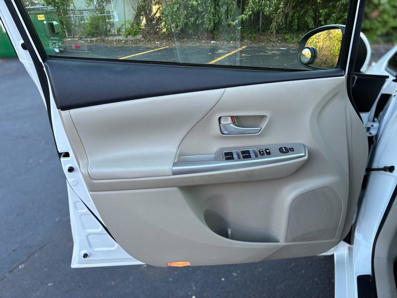 Used 2014 Toyota Prius V Five image 10