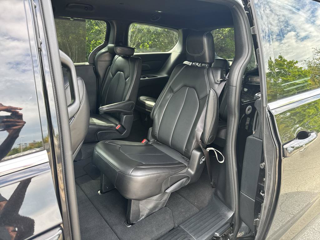 Used 2025 Chrysler Pacifica Select FWD image 24