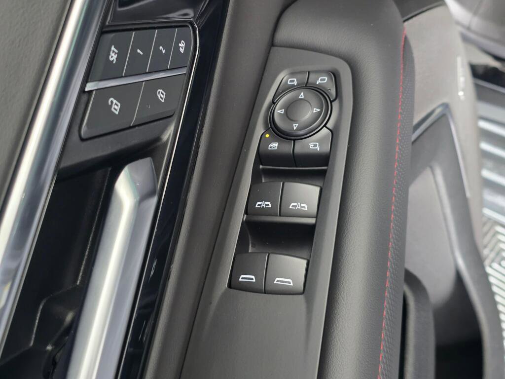 Used 2025 Chevrolet Tahoe RST w/ RST Performance Edition AWD/4WD image 20