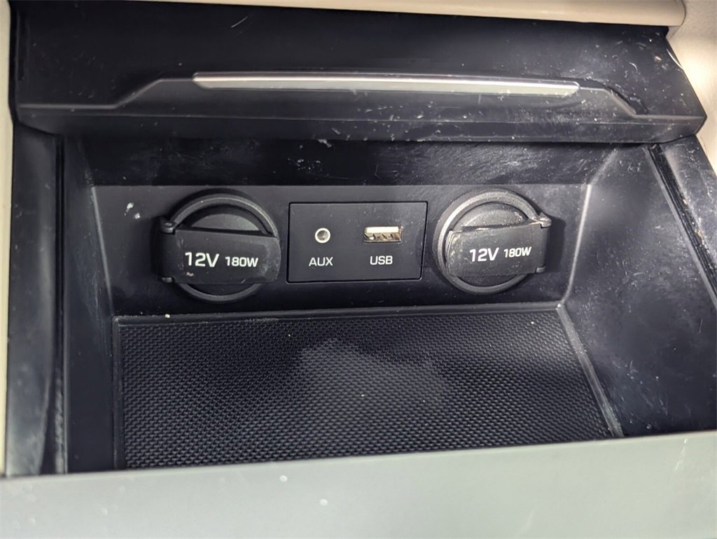 Used 2017 Hyundai Elantra SE image 21