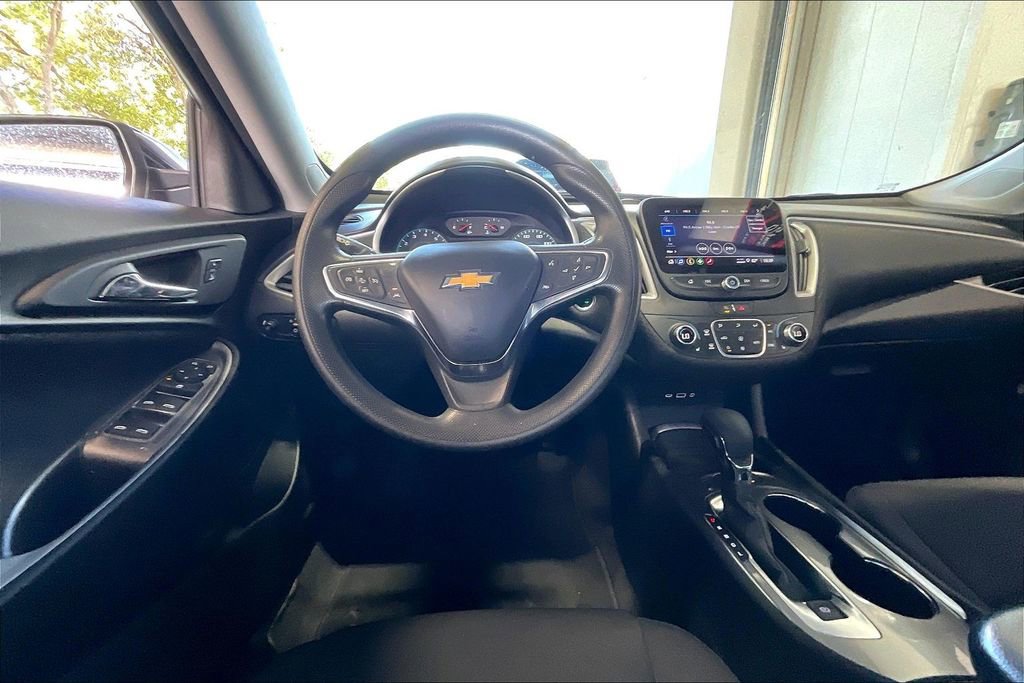 Used 2025 Chevrolet Malibu LT FWD image 5