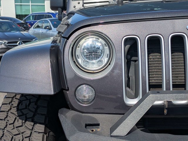 Used 2017 Jeep Wrangler Unlimited Sahara w/ Connectivity Group AWD/4WD image 10
