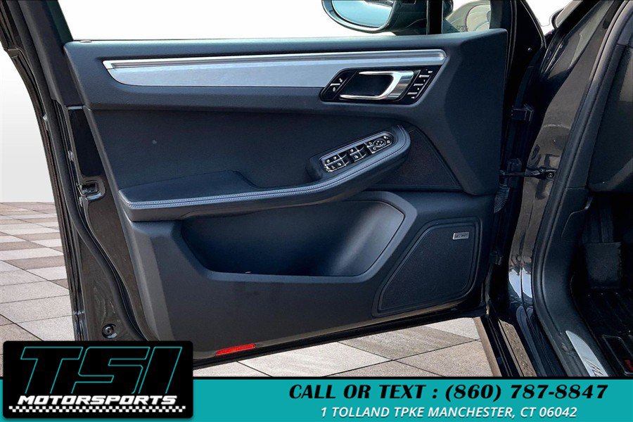 Used 2017 Porsche Macan Turbo AWD/4WD image 23