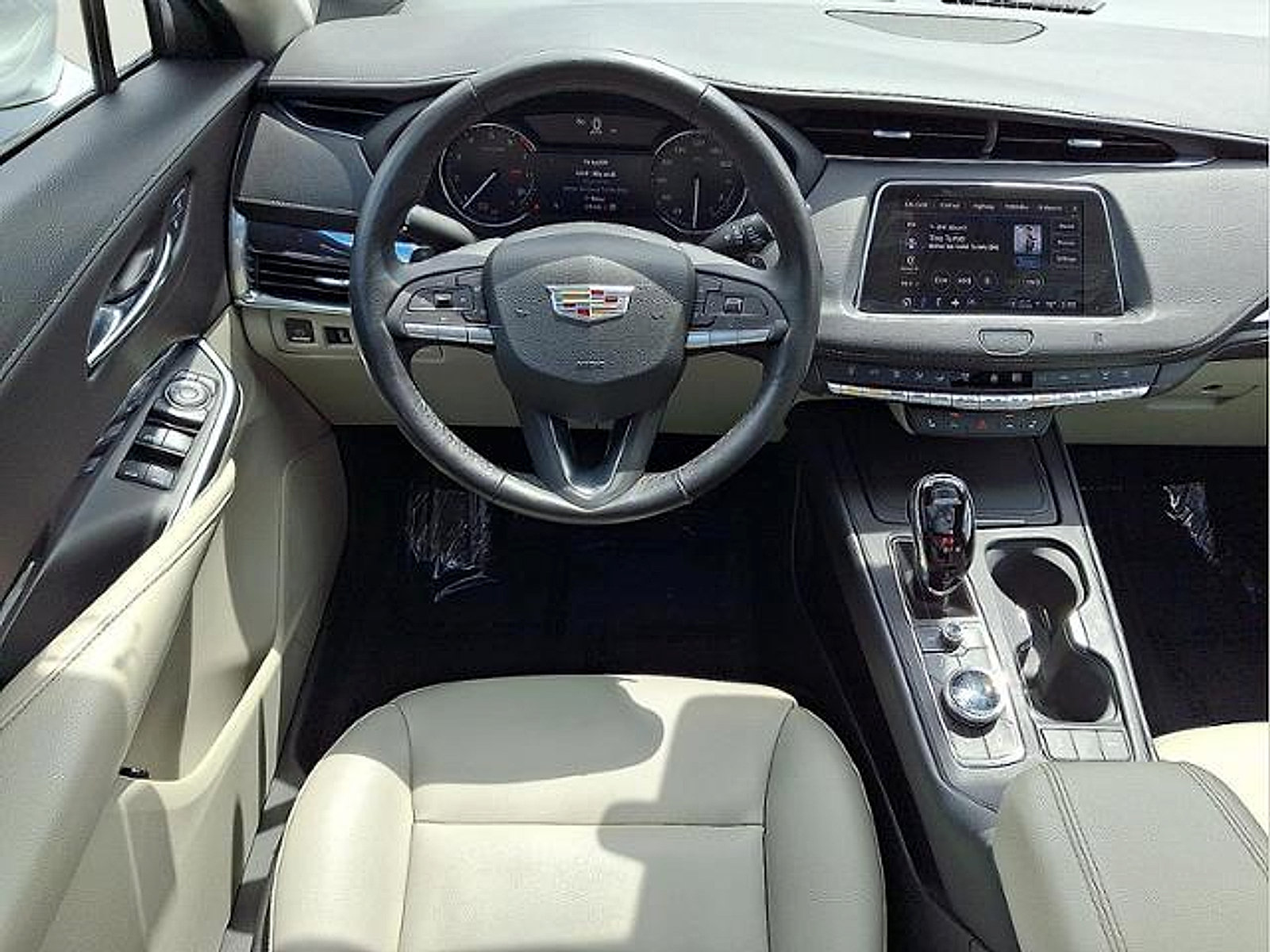 Used 2021 Cadillac XT4 Luxury w/ Cold Weather Package AWD/4WD image 10