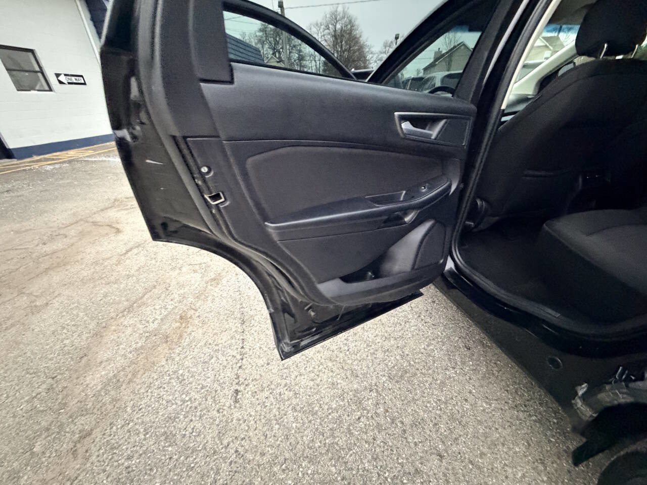 Used 2018 Ford Edge SE image 21