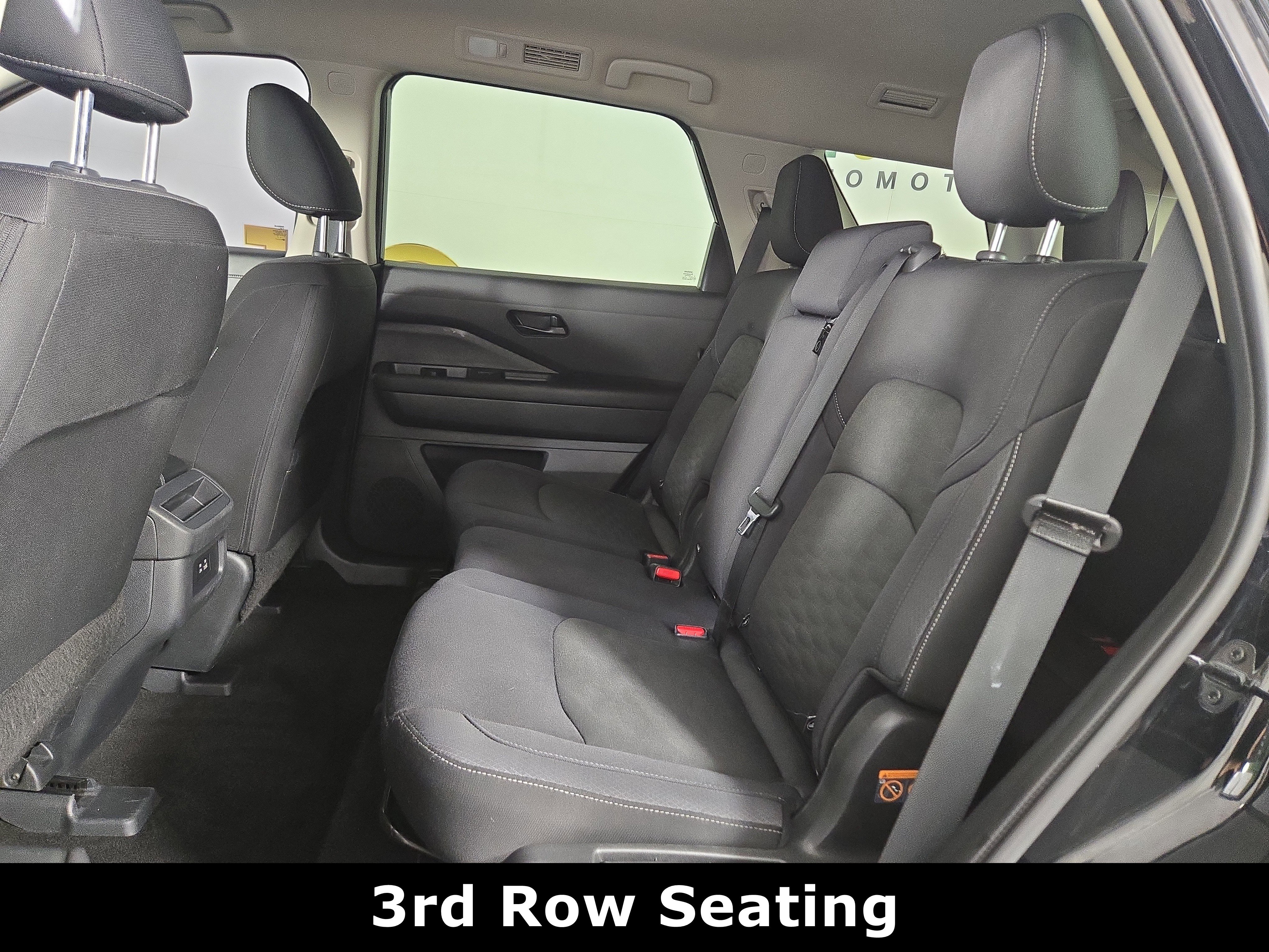 Used 2024 Nissan Pathfinder S image 11